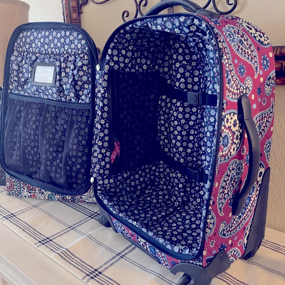 Vera Bradley spinner carry on - Picture 2 of 16